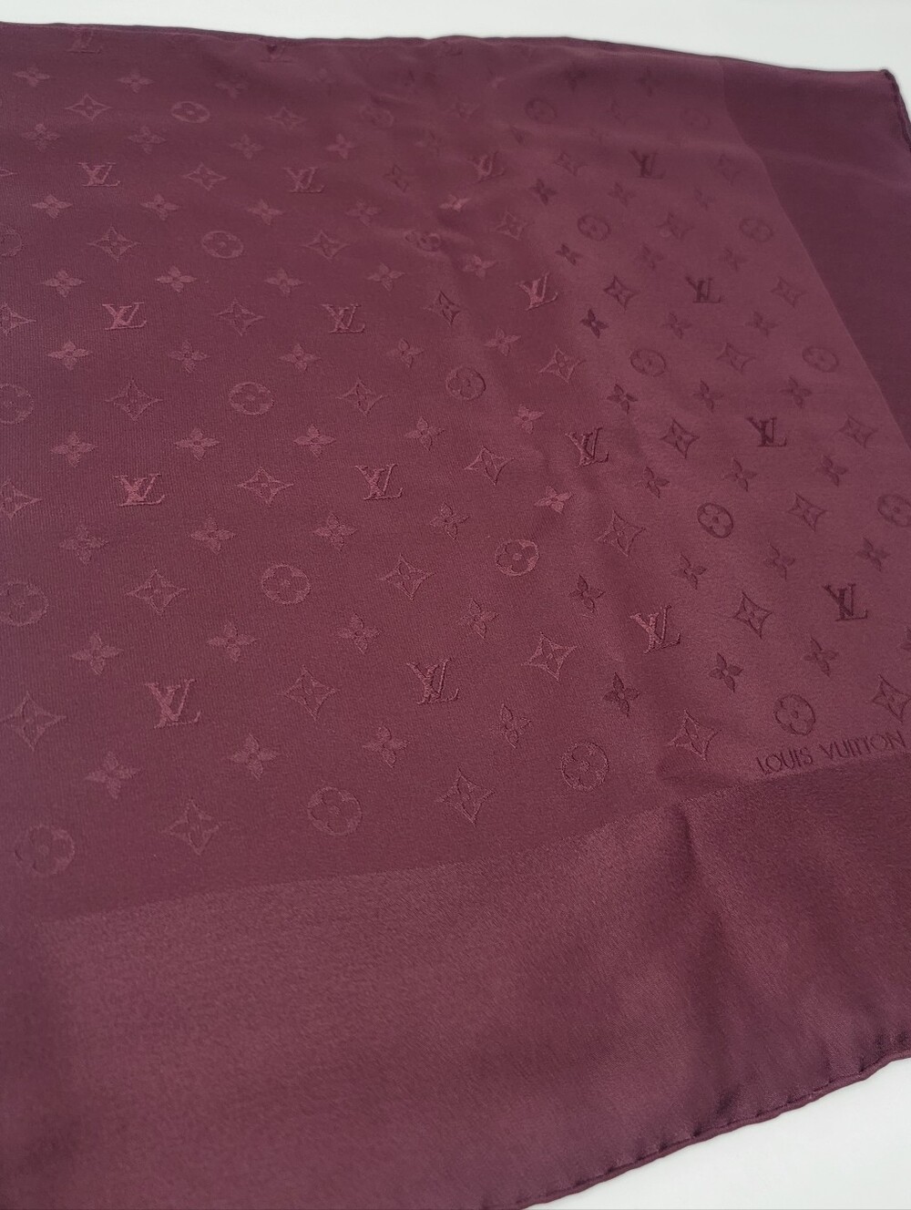LOUIS VUITTON Monogram Prints 100% Pure Silk Scarf - Picture 4 of 8